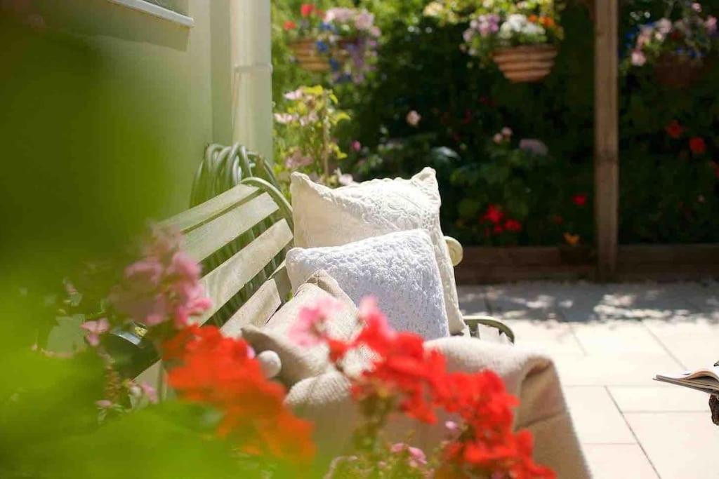 Canal View 2 Bedrooms End Of Terrace Chichester Kültér fotó